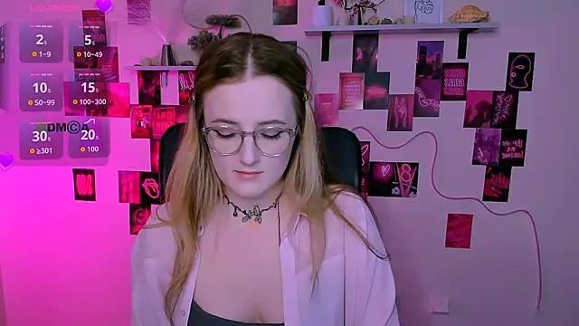 luna berryy online show from May 19, 7:10 pm