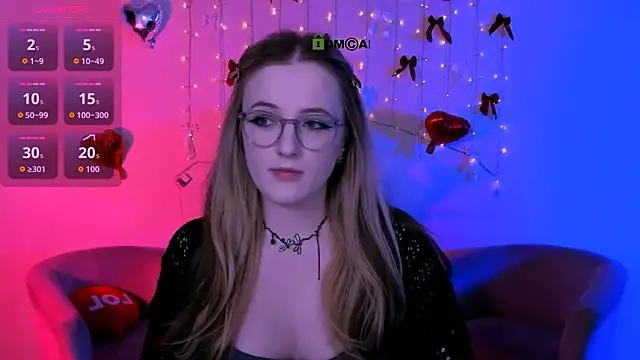 luna berryy online show from May 13, 7:19 pm