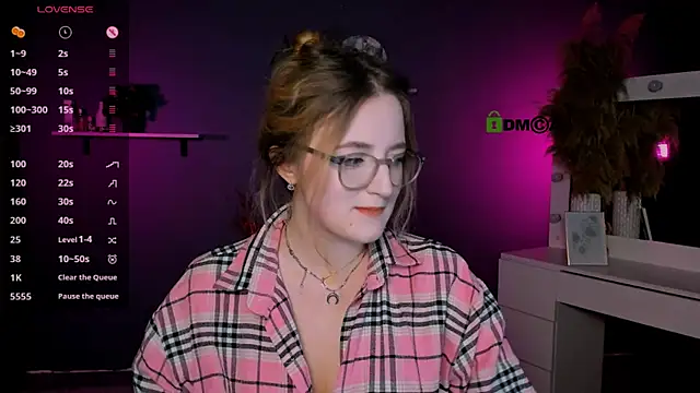 luna berryy online show from October 14, 1:14 pm