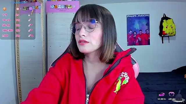 Snapshot of Lucyy-hess chatting on October 13, 7:49 pm Lucyy-hess online show from October 13, 7:49 pm