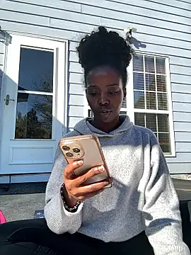 choclatepeaach online show from January 13, 4:33 pm