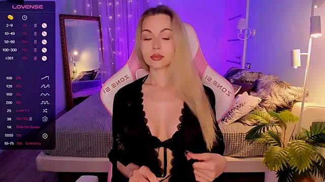 AdeleRoberts online show from May 6, 2:04 am