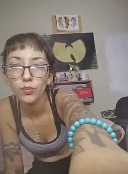 Snapshot of HighLilith chatting on October 10, 12:37 am HighLilith online show from October 10, 12:37 am