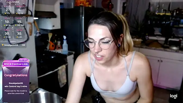 KierBearKisses online show from May 9, 4:58 am