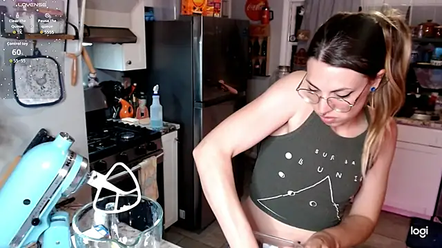 KierBearKisses online show from May 8, 4:49 am