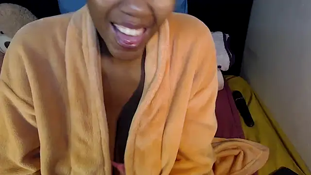 Busty-Londie online show from April 4, 7:13 pm