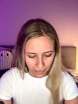 lunawolf21 online show from October 23, 6:52 am