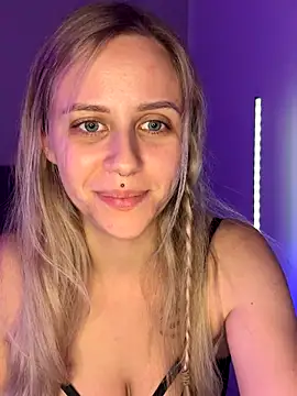 lunawolf21 online show from November 15, 6:31 pm