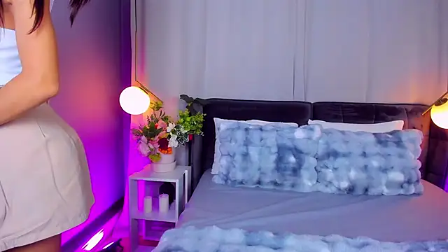 CarlaWhite online show from March 5, 4:30 am