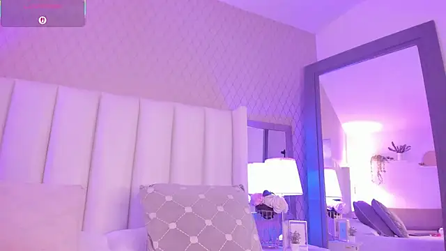 SophiaSmiiths  online show from November 18, 9:38 pm