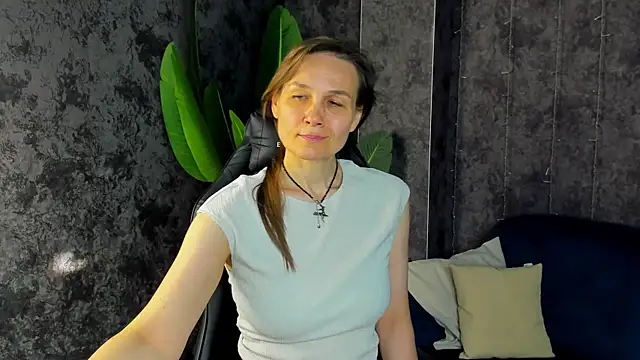 Lillian White online show from May 6, 1:31 am