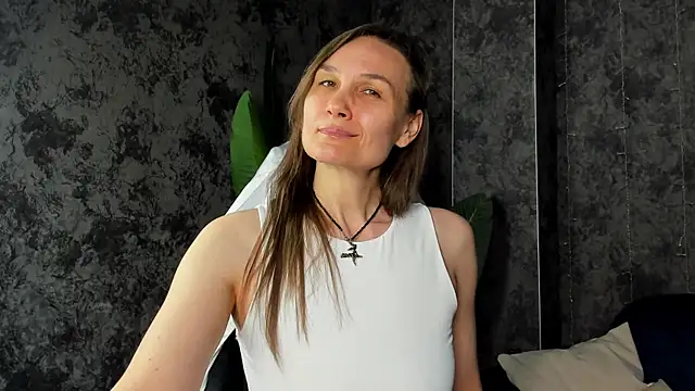 Lillian White online show from May 5, 1:30 am