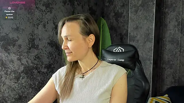 Lillian White online show from May 11, 1:08 am