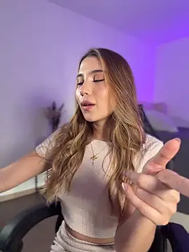 SophieRaily  online show from February 19, 9:24 pm