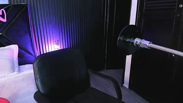 MiiaaMoonroee online show from April 5, 4:00 am