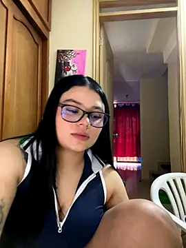 alissonfernandez  online show from November 20, 9:38 pm