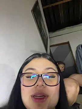 alissonfernandez  online show from May 17, 1:16 am