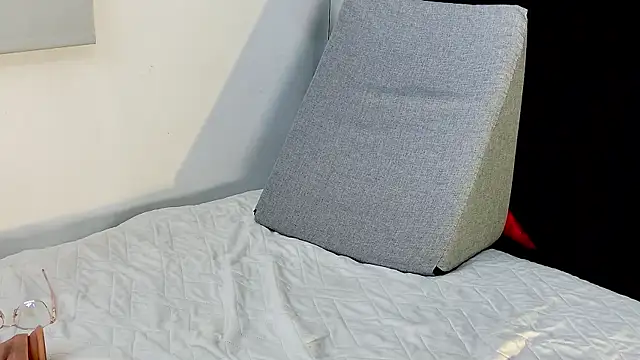 cutehanna1 online show from October 7, 3:33 am