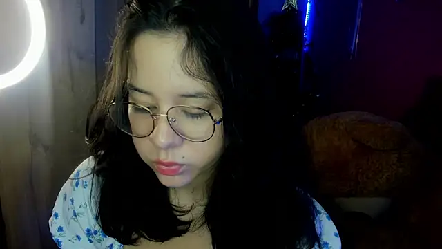 agnes 213 online show from December 4, 1:35 pm