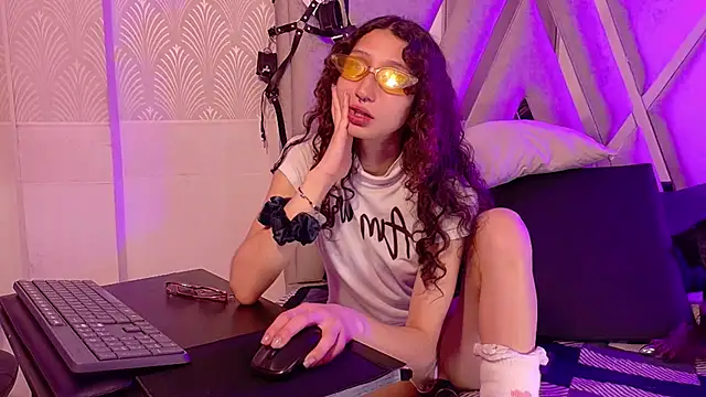 Queenjenn   online show from January 5, 10:02 pm