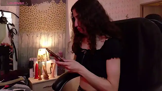 Queenjenn   online show from April 16, 7:24 pm