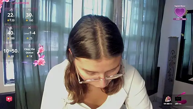 Noellesable online show from October 8, 5:28 pm