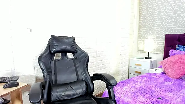 sweet kitty0110 online show from December 22, 9:07 pm