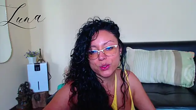Lunavega1 online show from May 26, 5:56 pm