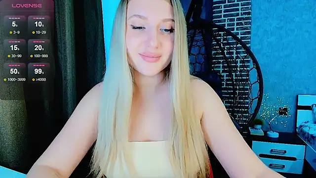 Snapshot of Evacadooo chatting on September 28, 5:58 am Evacadooo online show from September 28, 5:58 am