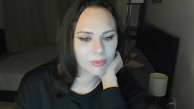 Snapshot of MollyCheiz chatting on September 13, 1:35 am MollyCheiz online show from September 13, 1:35 am