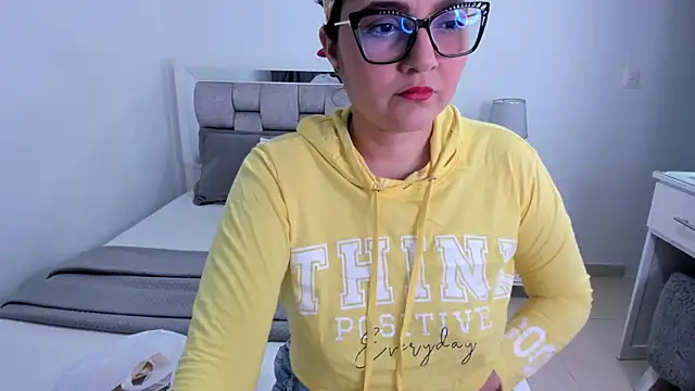 Camilaa bueno online show from May 27, 12:32 am