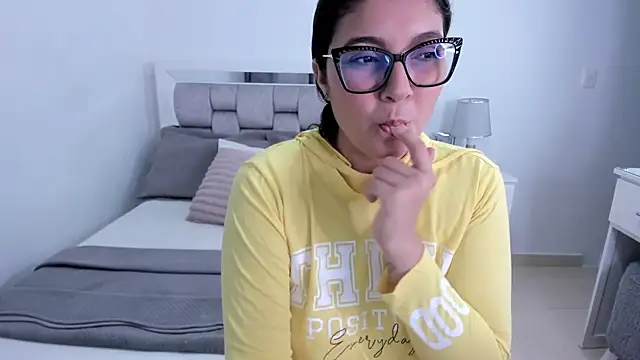 Camilaa bueno online show from May 24, 12:31 am