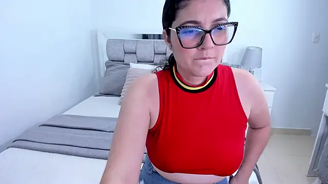 Camilaa bueno online show from May 9, 1:07 am