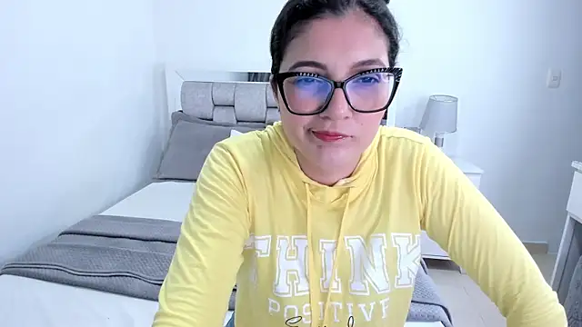 Camilaa bueno online show from May 8, 12:58 am