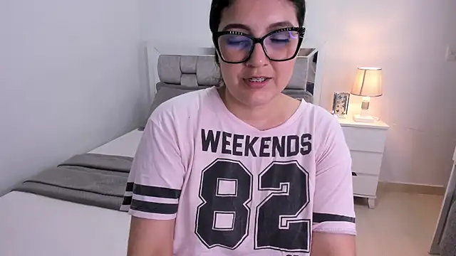 Camilaa bueno online show from April 4, 11:47 pm