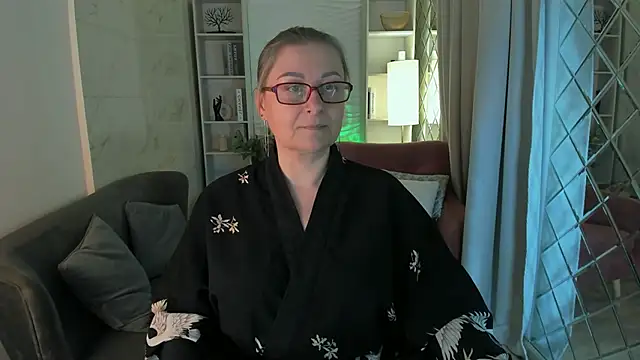 AlexandraKind online show from April 7, 8:44 pm