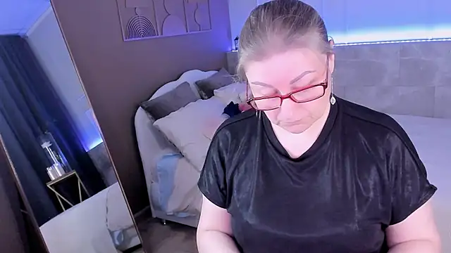 AlexandraKind online show from March 18, 8:47 pm