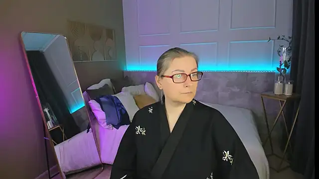 AlexandraKind online show from March 28, 1:43 pm