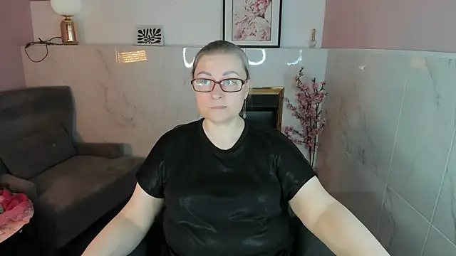 AlexandraKind online show from April 10, 1:39 pm