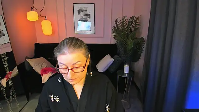 AlexandraKind online show from April 5, 8:41 pm