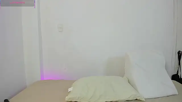 leylaclintonxx online show from January 13, 10:47 pm