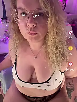 CurvyAnonymousGirl89 online show from May 13, 5:19 pm