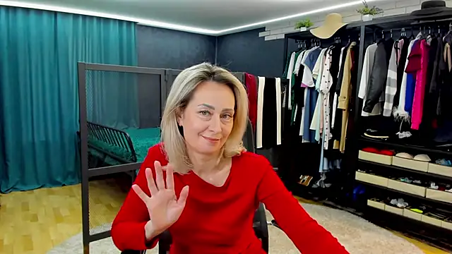 Julia Cherry  online show from May 12, 12:12 pm