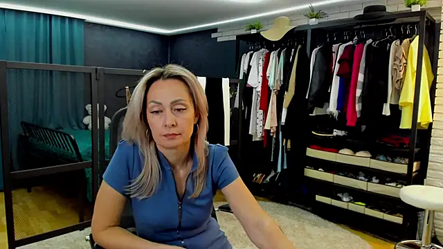 Julia Cherry  online show from May 1, 3:37 pm