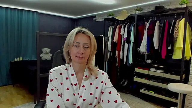 Julia Cherry  online show from March 13, 5:36 pm