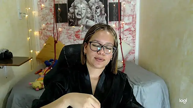 anthiamelisa online show from October 26, 6:47 pm