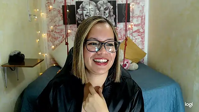 anthiamelisa online show from October 27, 8:25 pm