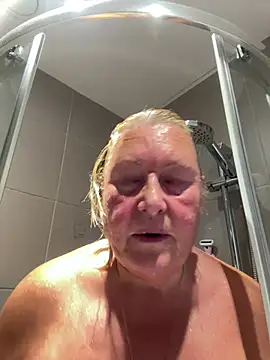 MoistCurveyChanel online show from July 26, 3:09 pm