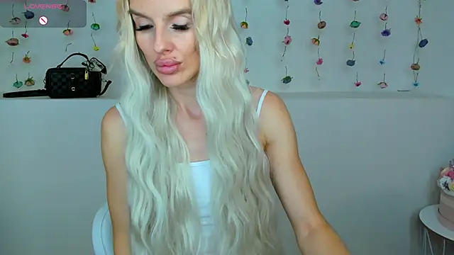 Snapshot of Lana_kitty__ chatting on September 22, 10:08 pm Lana kitty online show from September 22, 10:08 pm
