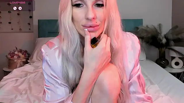 Snapshot of Lana_kitty__ chatting on September 16, 9:23 pm Lana kitty online show from September 16, 9:23 pm